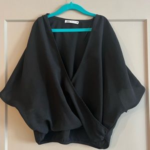 Last chance, closing up shop tomorrow ! Zara flowy cropped top